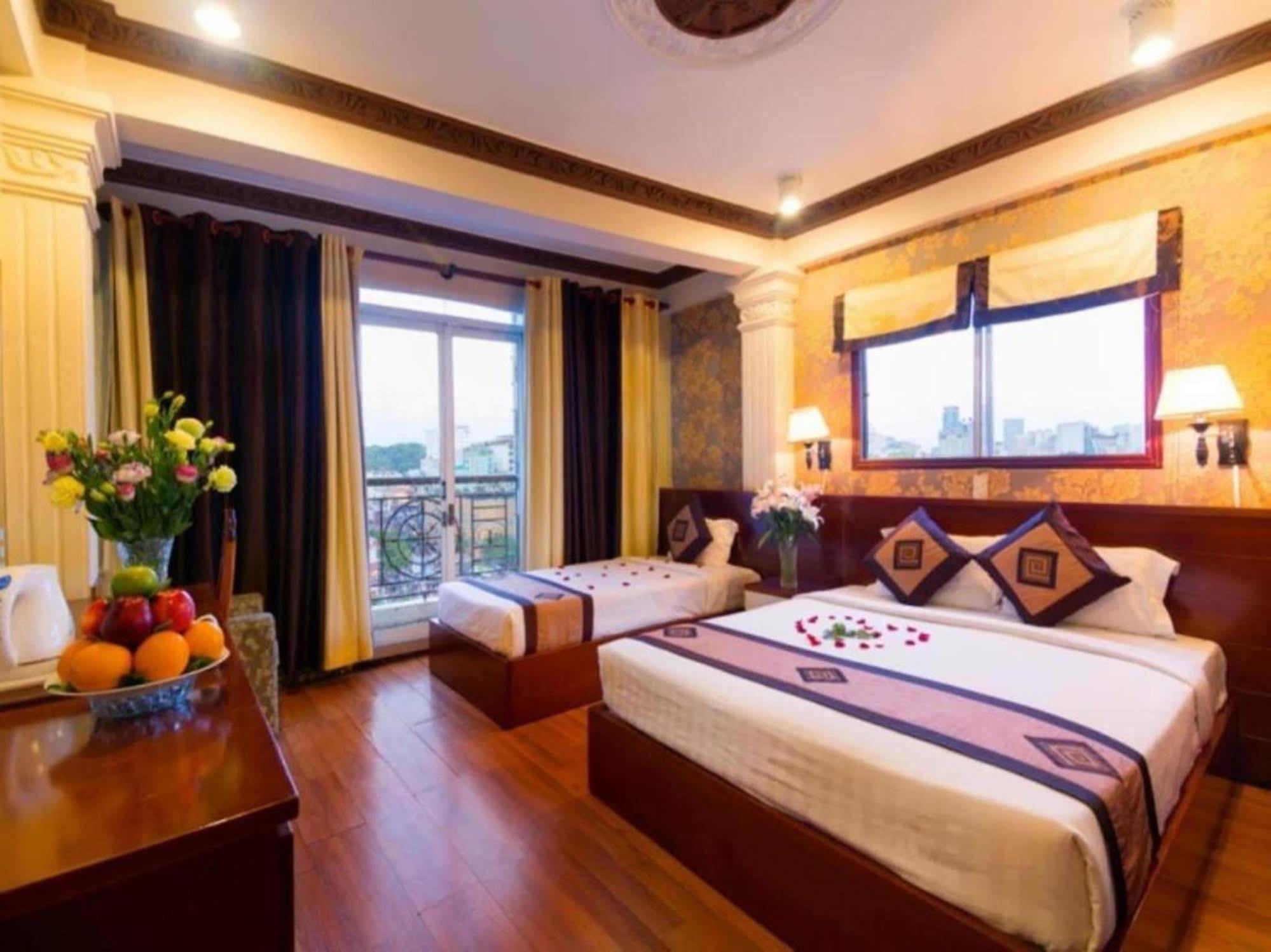 Cosmo Square Hotel Ho Chi Minh City Exterior photo