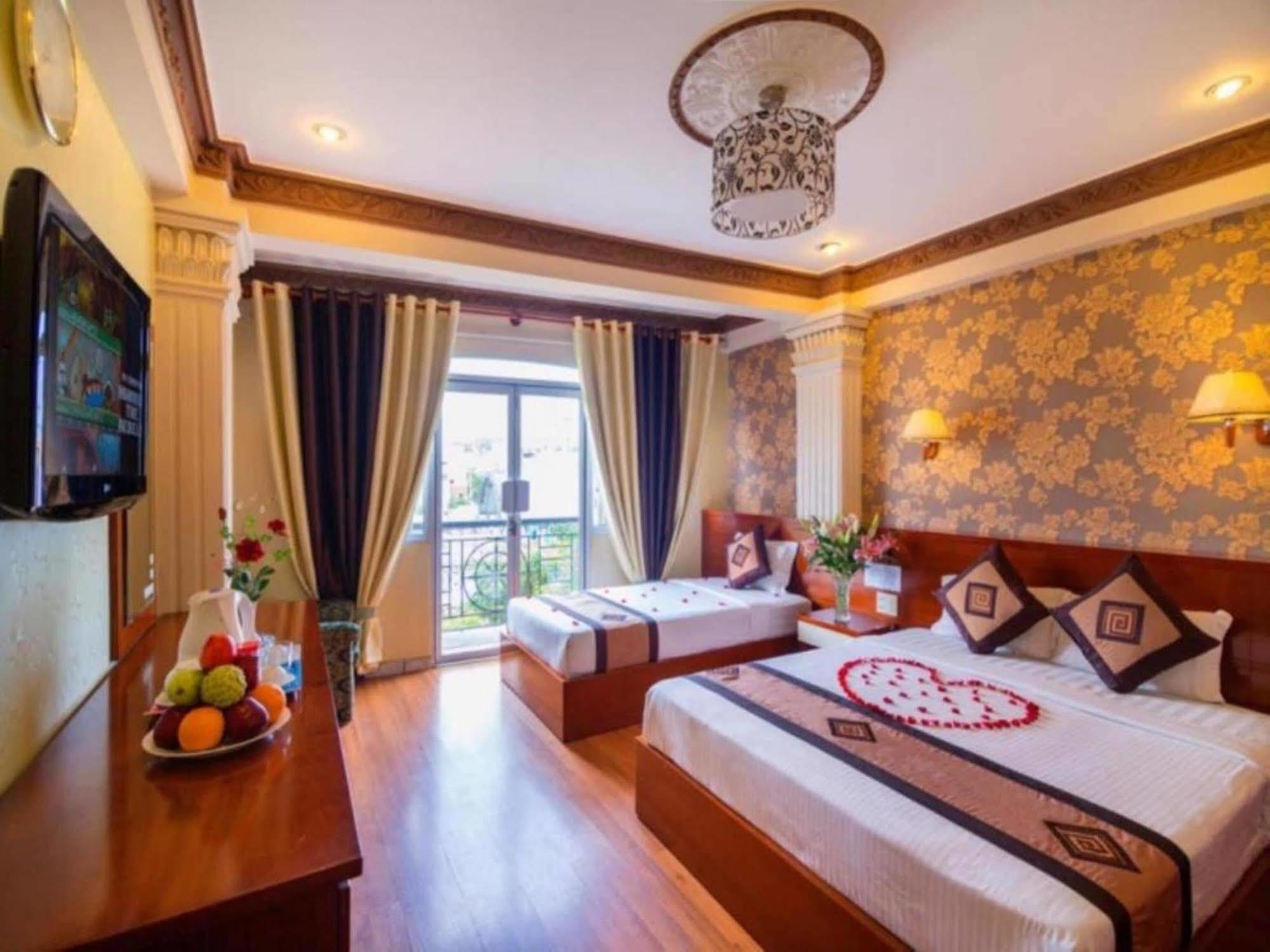 Cosmo Square Hotel Ho Chi Minh City Exterior photo